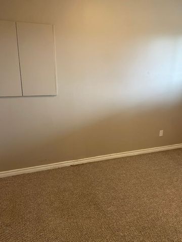 Stonebridge - 2 Bedroom/1 Bathroom Lower Unit - 554 Senick Cres - Photo 2