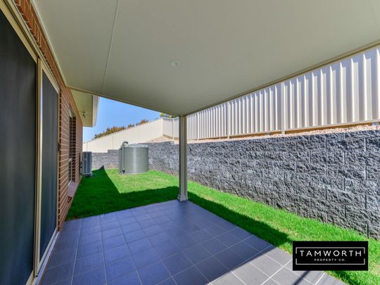 NORTH TAMWORTH - Two Bedroom and Two Bathroom Unit - Photo 1