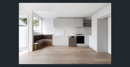 Renovated Townhouse With Entertainers Courtyard - Photo 4