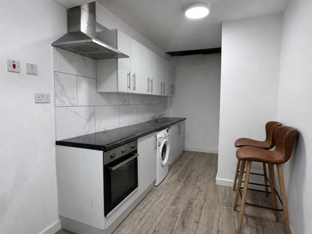 Chertsey Road, Feltham TW13, London - Photo 2