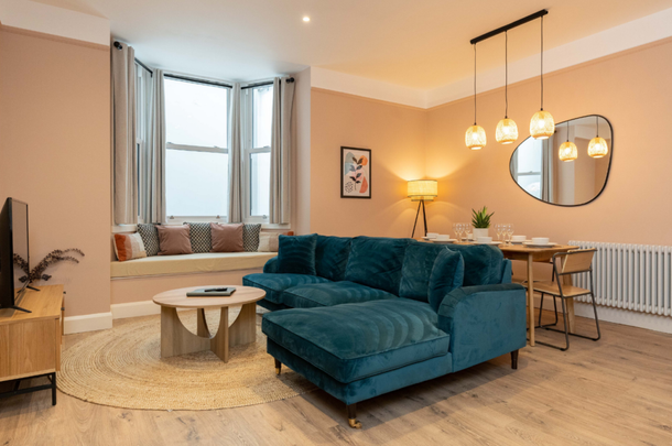 2 bedroom serviced apartment to rent - Photo 1