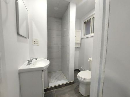 For Lease - 2143 Gerrard Street Unit# Main Fl, Toronto, Ontario - Photo 2