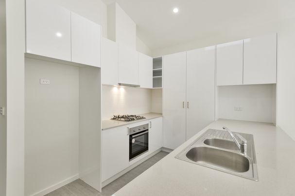 Stunning two bedroom house in Kensington - Photo 1