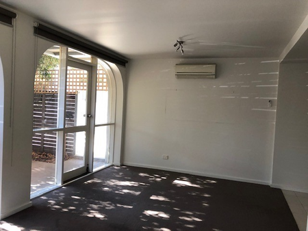 Unit 9, 13 Hartpury Avenue, Elwood, VIC - Photo 4