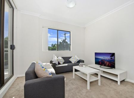 2/84 Tasman Parade, Fairfield West, NSW 2165 - Photo 3