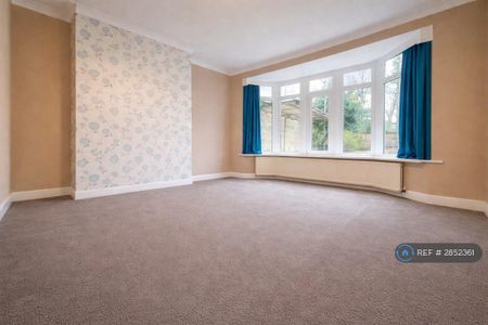 5 bedroom semi-detached house to rent - Photo 4