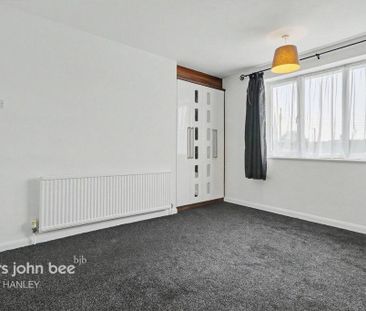 2 bedroom semi-detached house to rent - Photo 5