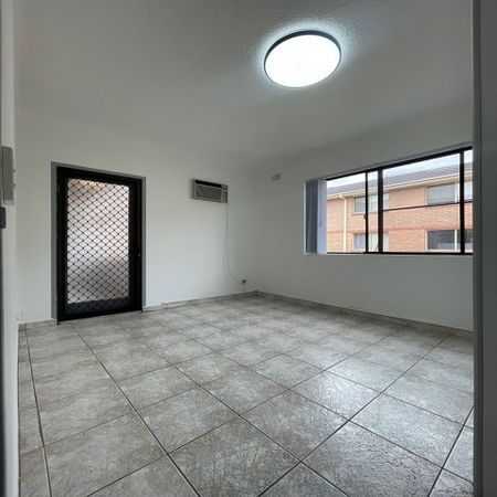 One Bedroom Unit&comma; in a Prime Location&excl; - Photo 2