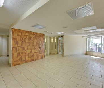 Spacious 2 Bedroom in Central Brampton - Photo 2