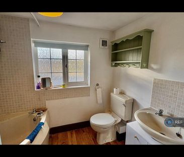 2 bedroom semi-detached house to rent - Photo 6