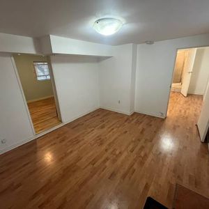 1 Bedroom and den Near VGH - Photo 2