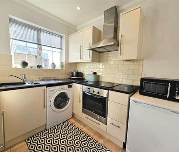 Golden Gate Way, Eastbourne, BN23 - Photo 3