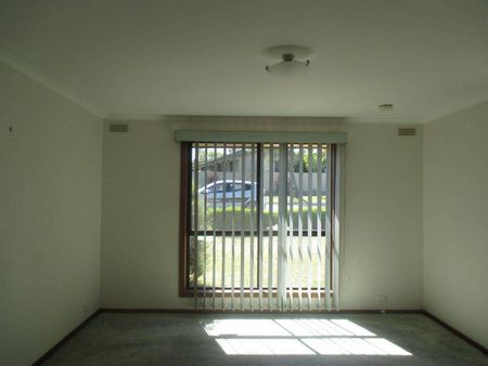 FAMILY HOME IN WEST BAIRNSDALE - Photo 3