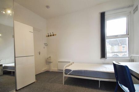 Studio to rent - Photo 3