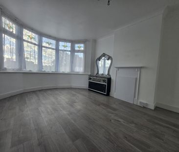 4 Bed Terraced House, Hulse Avenue, IG11 - Photo 1