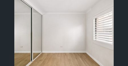 Updated beachside pad with ocean views - Photo 4