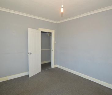 2 bedroom ground floor flat to rent - Photo 1
