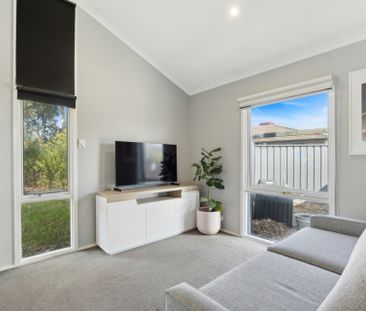 Immaculate three bedroom home with pool - Photo 3