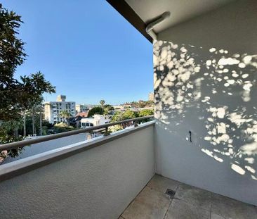 Sun-Drenched Apartment in the Heart of Double Bay - Photo 6