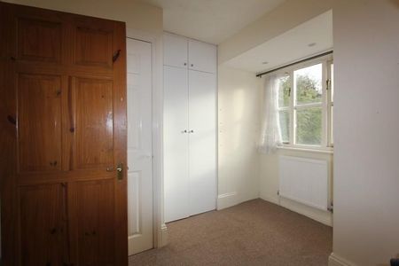 2 Bed Terraced House, Britton Close, SE6 - Photo 4