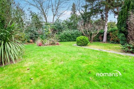 Barnfield, Iver, Buckinghamshire, SL0 - Photo 5