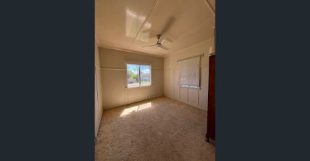 Comfortable 3 Bedroom Home in Kepnock! - Photo 2