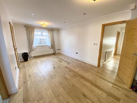 5 bedroom end of terrace house to rent - Photo 2