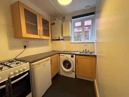 2 bedroom flat to rent - Photo 4