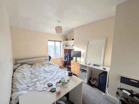 4 Bed Terraced House, Park Road, NG7 - Photo 4