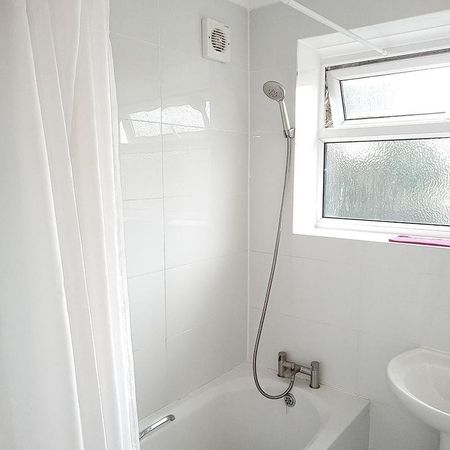 Swinburne Road - Photo 2