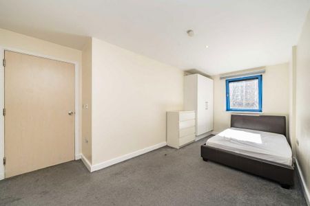 3 bedroom flat to rent - Photo 2