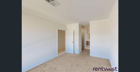 Modern 4-Bed Family Home – Walk to Shops & Minutes to the Beach! - Photo 4