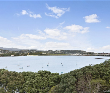 Sea views, flat lawn, close to shops & beach - Photo 2