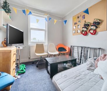 4 bedroom terraced house to rent - Photo 3