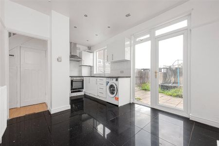 4 bedroom terraced house to rent - Photo 5