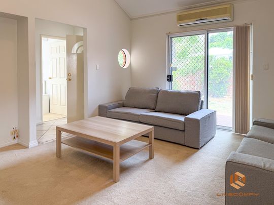 Victoria Park - Photo 1