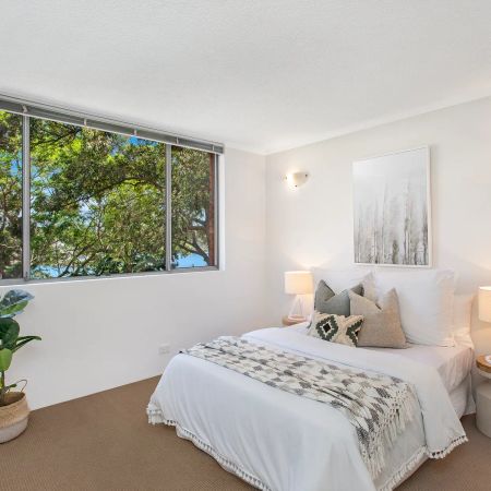 Relaxed Bayside Living with Water Views in the Heart of Chiswick - Photo 4