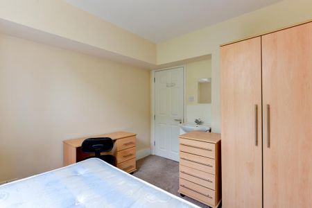 6 bedroom house to rent - Photo 3