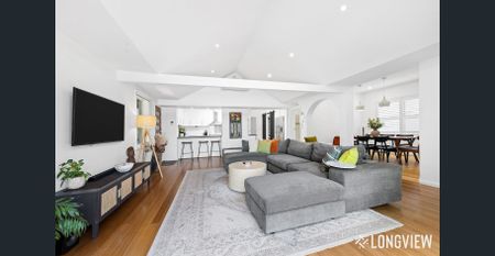 Tranquil Poolside Oasis Close to Park and Beach - Photo 2