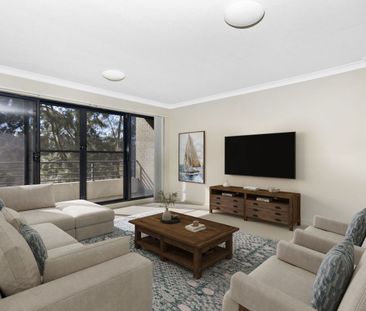Central and spacious - Photo 1
