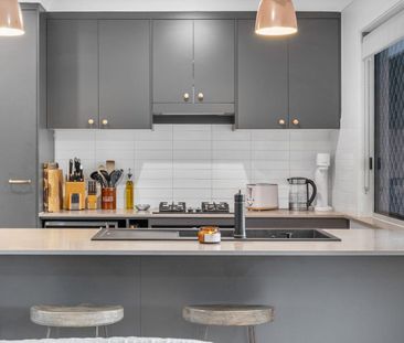 Water Included - Three-Level Townhouse in Prime Everton Park Location - Photo 5