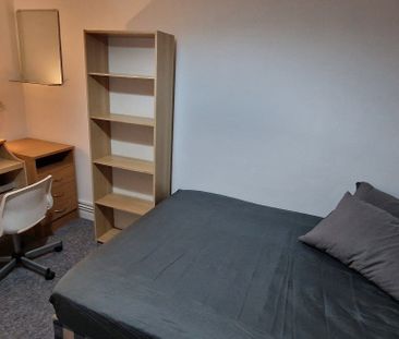 4 Bed Flat, Clarence Lane, SW15 - Photo 4
