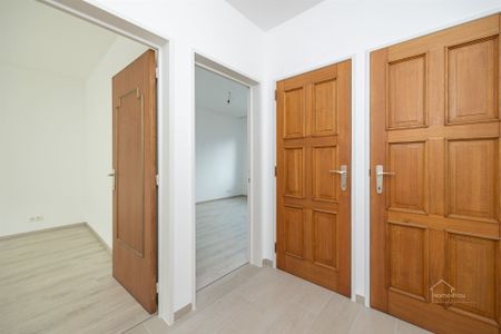 Vernieuwd en zonnig 2 slaapkamer appartement - Photo 3