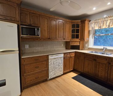 For Lease - 535 Enfield Road, Burlington, Ontario - Photo 3