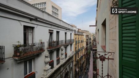 barcelona, Catalonia 08002 - Photo 2