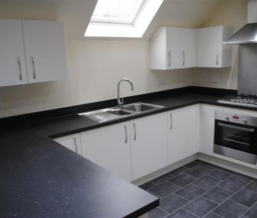 2 bedroom semi-detached house to rent - Photo 6