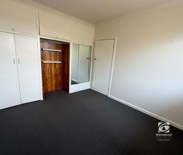 AFFORDABLE - WALKING DISTANCE TO HOSPITAL - Photo 2