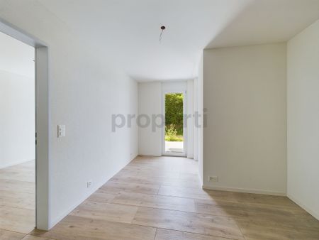Luxurious 3.5-storey apartment with stunning lake and mountain views in Hausen am Albis - Photo 2