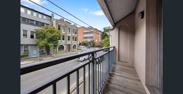 Urban fringe terrace retreat - Photo 1