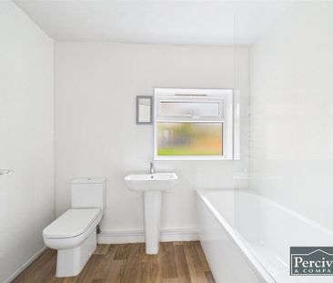 2 bedroom bungalow to rent - Photo 2